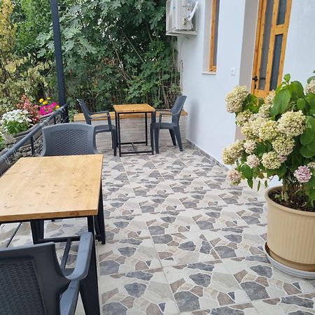 Tony'S Terrace Bed and Breakfast Gjirokastër Exteriör bild
